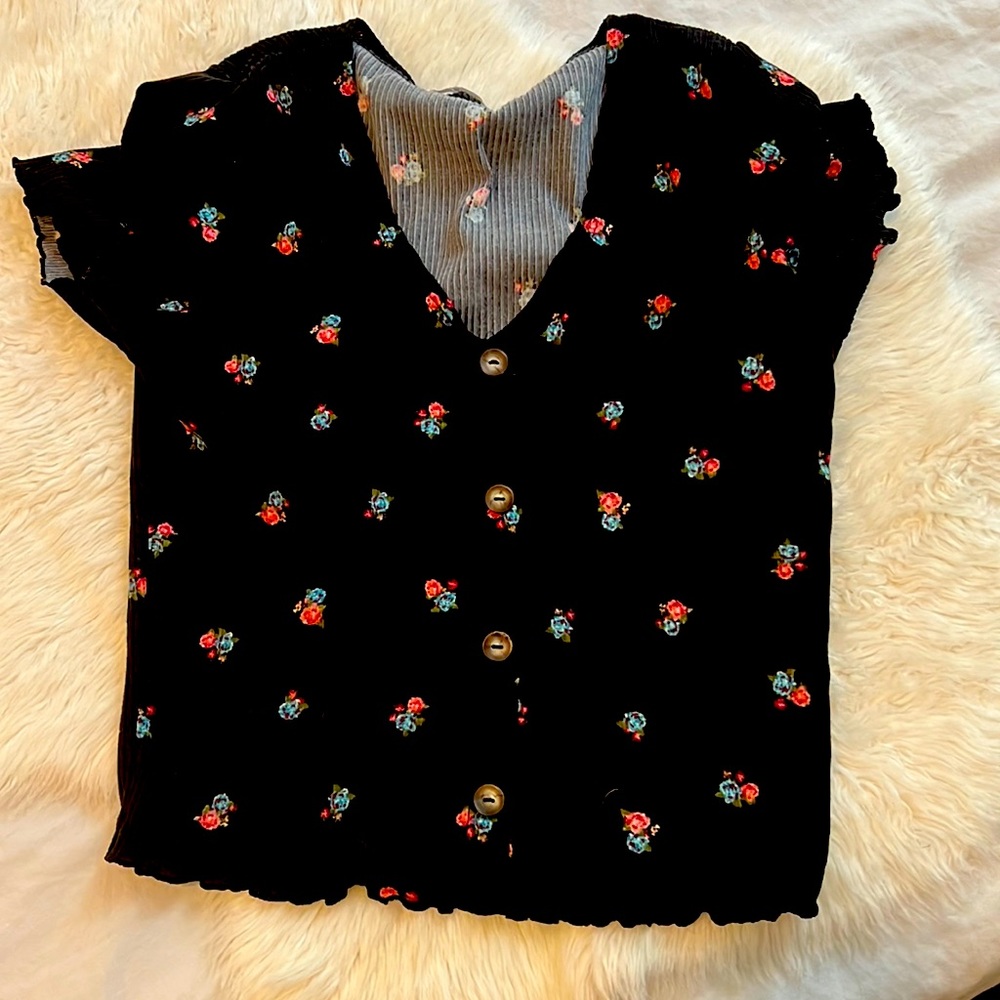 Cute ribbed top
